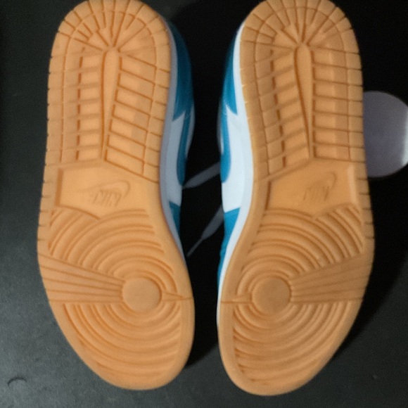 Nike air Micheal Jordan 1 Low SE
Barcelona Cyber Teal - Picture 3 of 7